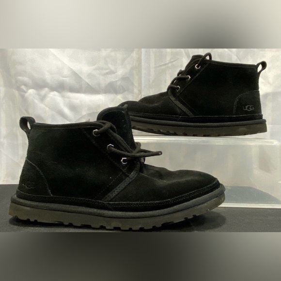 🖤 UGG Neumel Chukka Boots Men’s Size 10 – Black Sheepskin Suede 🖤 - Picture 1 of 6